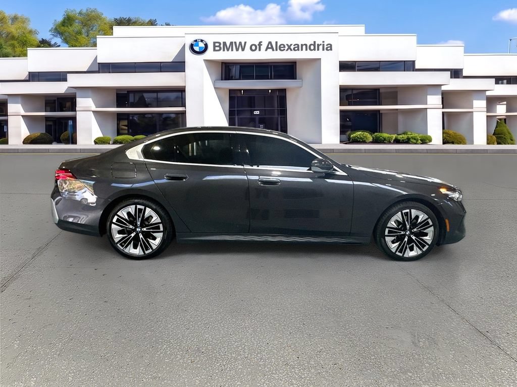 Used 2024 BMW 530i xDrive w/ Convenience Package AWD/4WD image 4