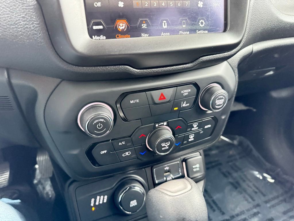 Used 2021 Jeep Renegade Latitude image 31