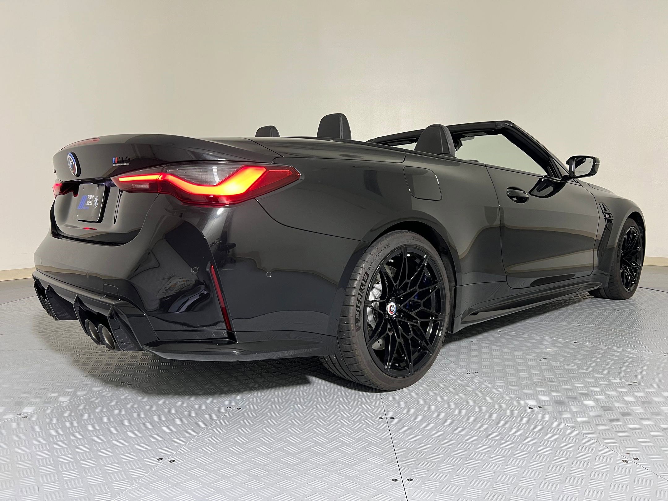 Used 2023 BMW M4 xDrive Competition w/ Executive Package image 9