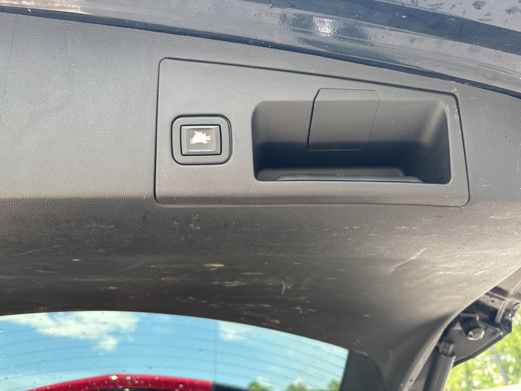 Used 2018 Cadillac XT5 Luxury w/ Driver Awareness Package image 18