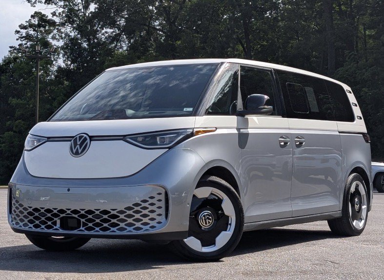 Used 2025 Volkswagen ID. Buzz Pro S Plus RWD image 9