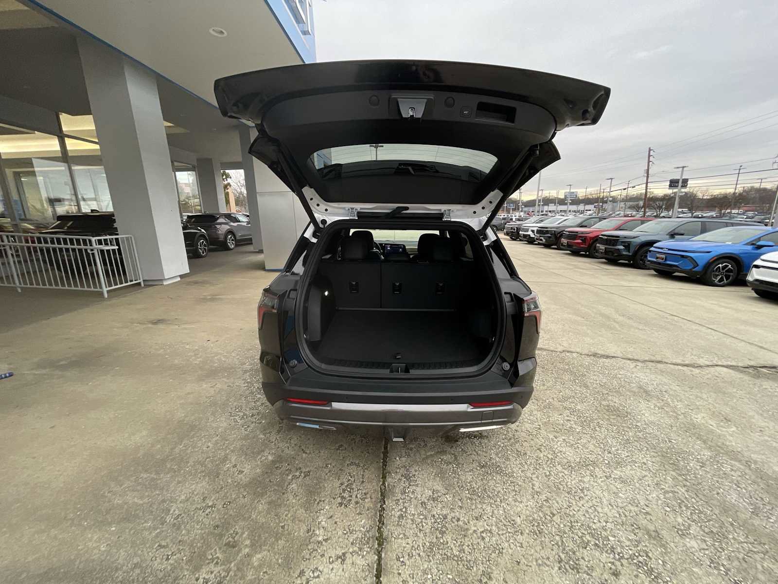 Used 2025 Chevrolet Equinox ACTIV w/ Safety and Technology Package image 26