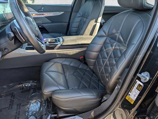 Used 2023 BMW 740i w/ Parking Assistance Package image 17