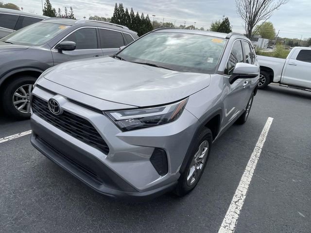 Used 2022 Toyota RAV4 XLE w/ Convenience Package image 3