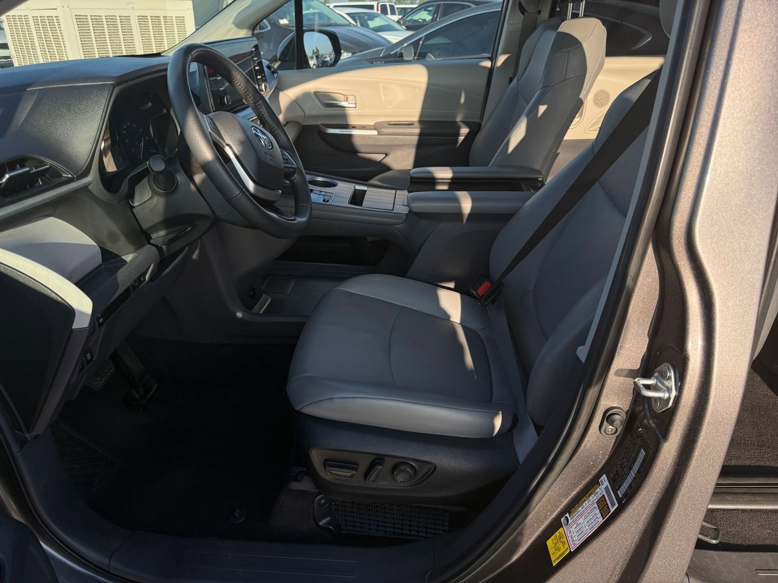 Used 2024 Toyota Sienna XLE image 27