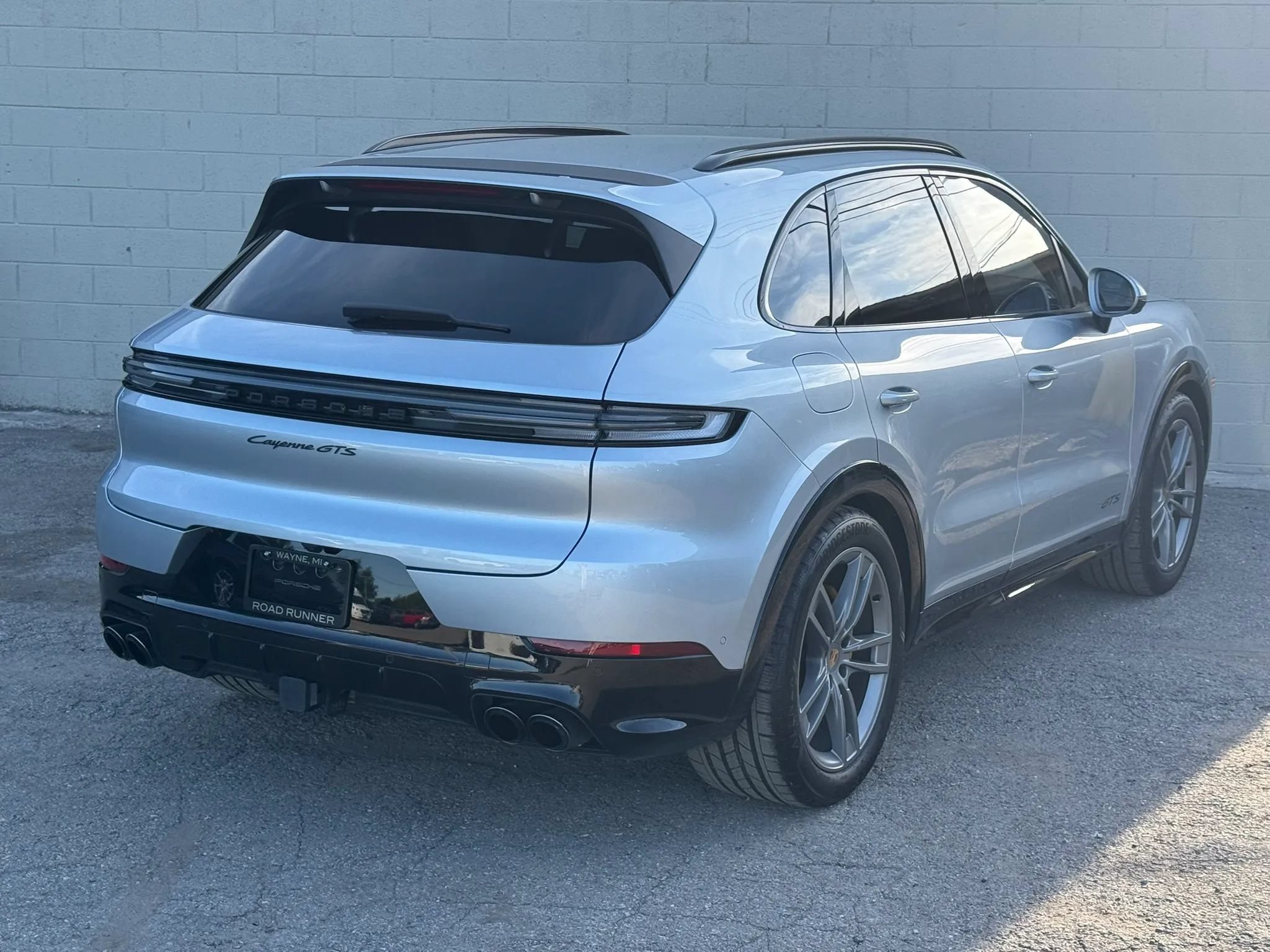 Used 2025 Porsche Cayenne GTS w/ Sport Chrono Package AWD/4WD image 8