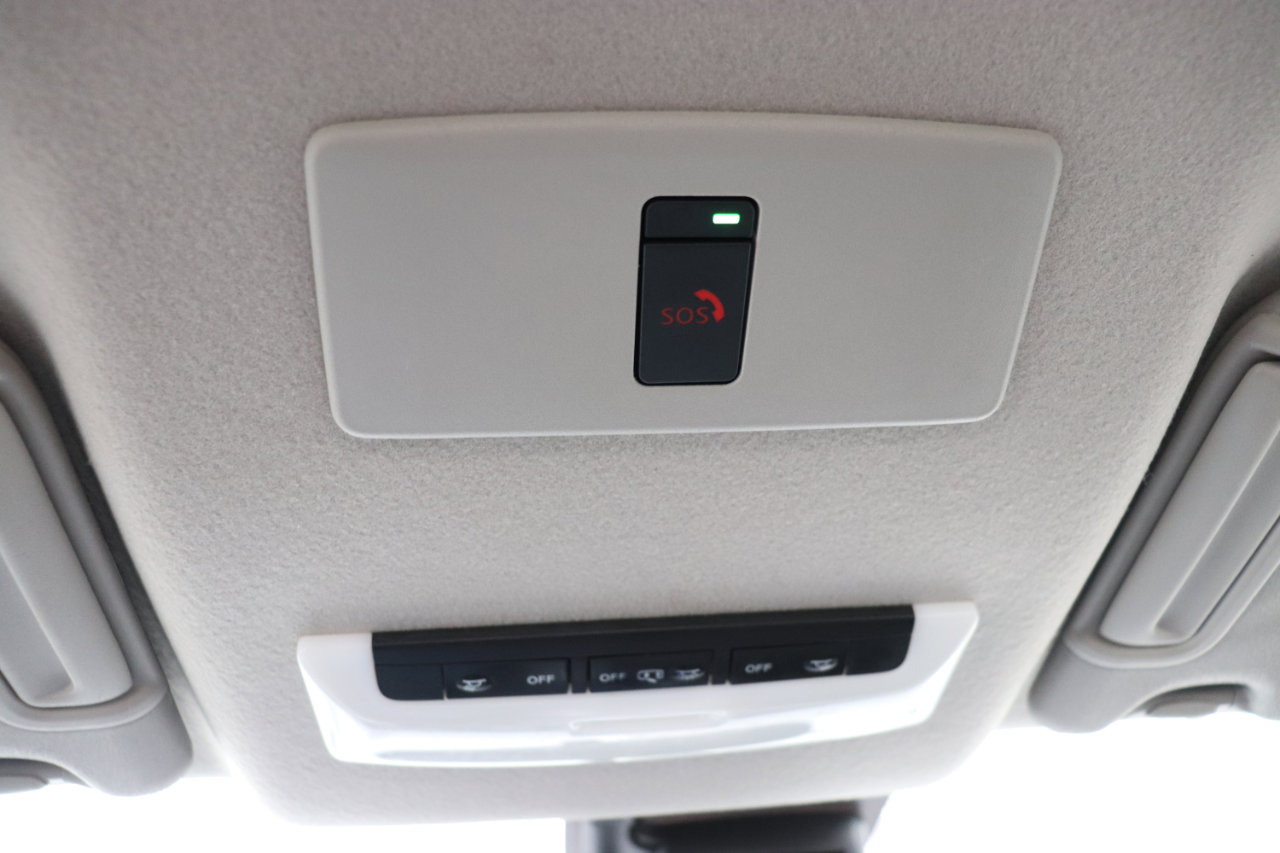 Used 2024 Nissan Versa SR image 40