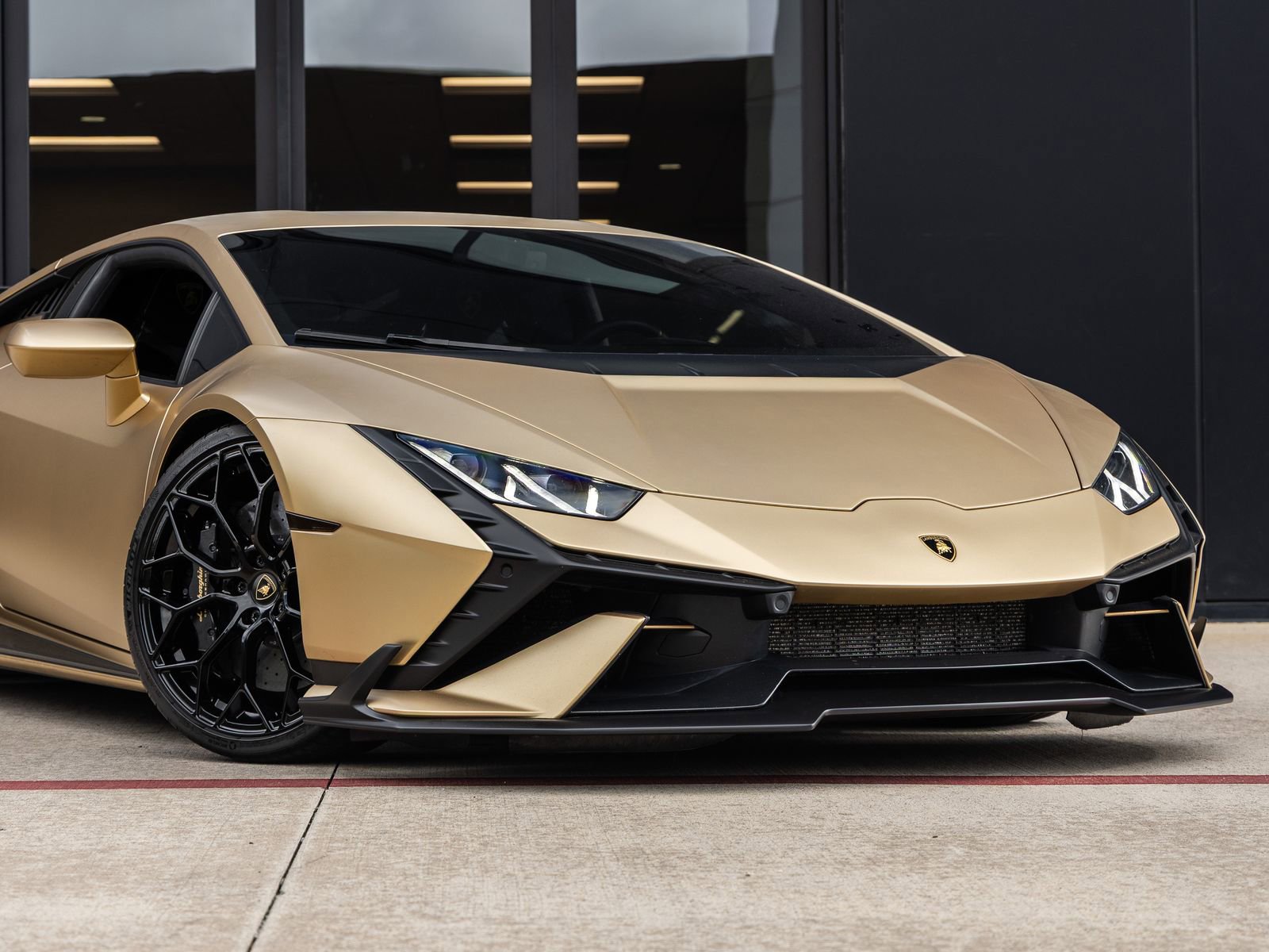 Used 2023 Lamborghini Huracan Tecnica RWD image 6