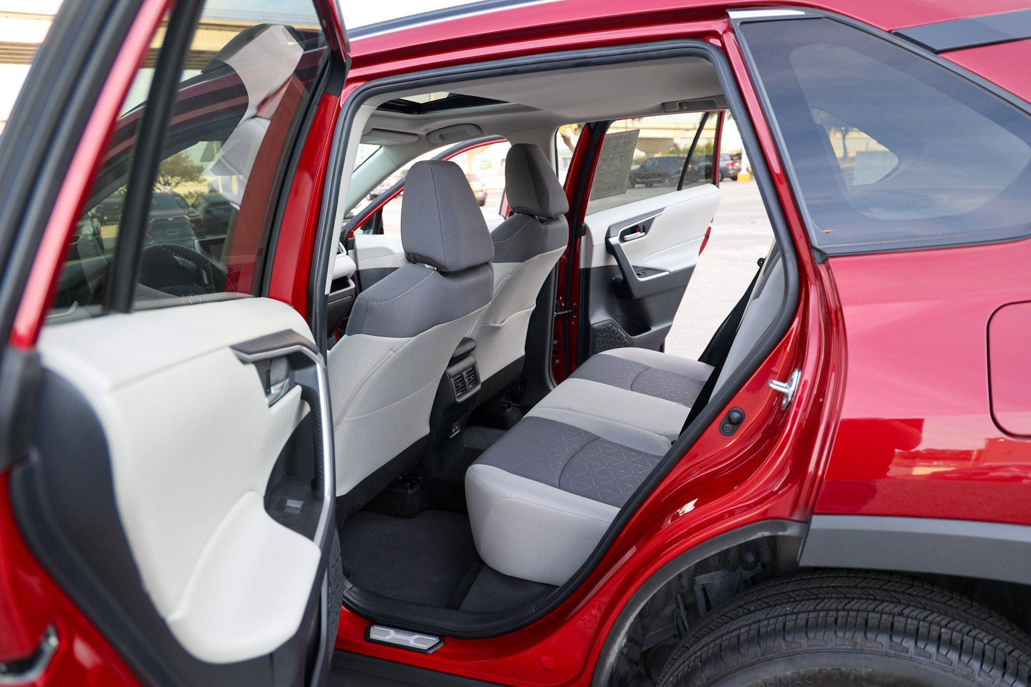 Certified 2025 Toyota RAV4 XLE w/ Convenience Package FWD image 35