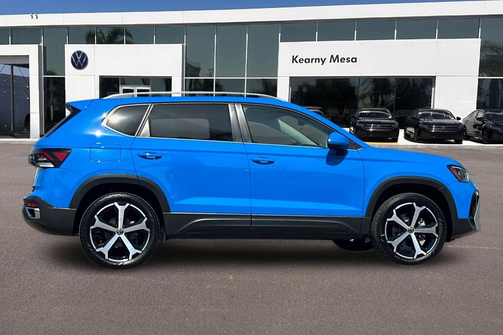 Used 2025 Volkswagen Taos SEL AWD/4WD image 3