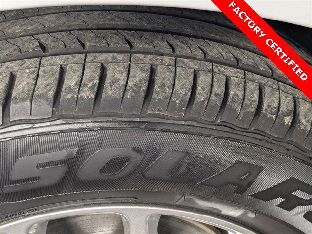 Certified 2024 Chrysler Pacifica Touring-L image 9