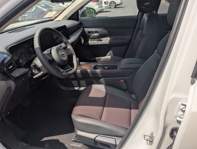 New 2026 Nissan Kicks SR w/ SR Premium Package AWD/4WD image 14