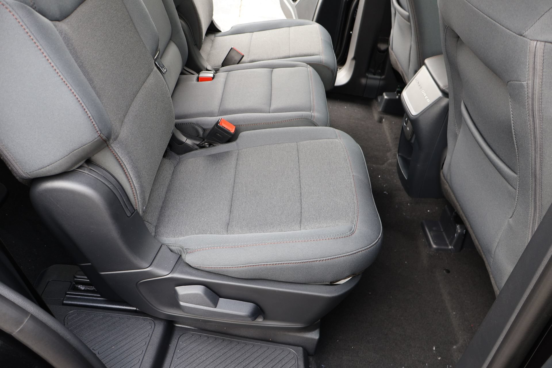 New 2026 Ford Explorer Active RWD image 16
