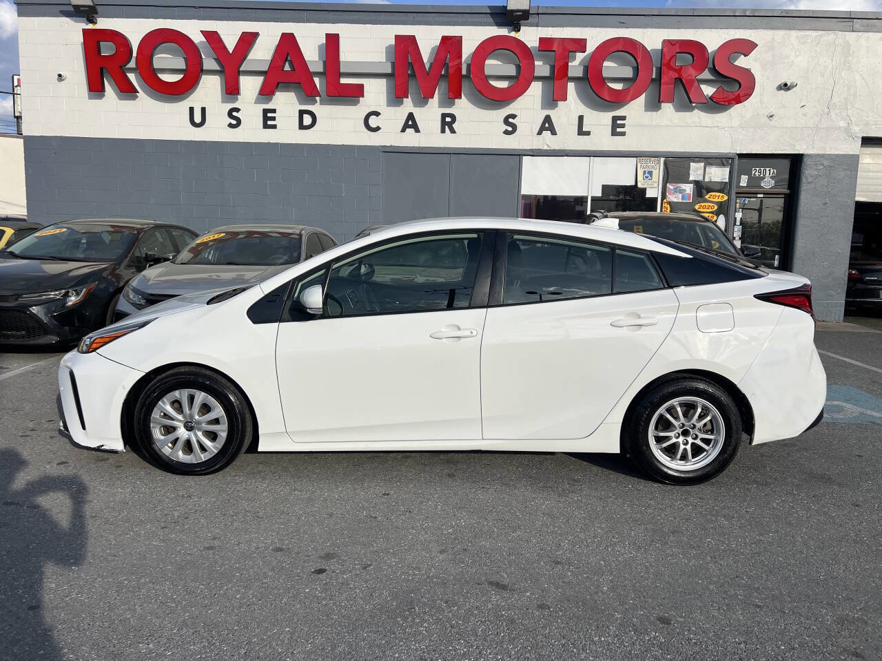 Used 2021 Toyota Prius LE image 15