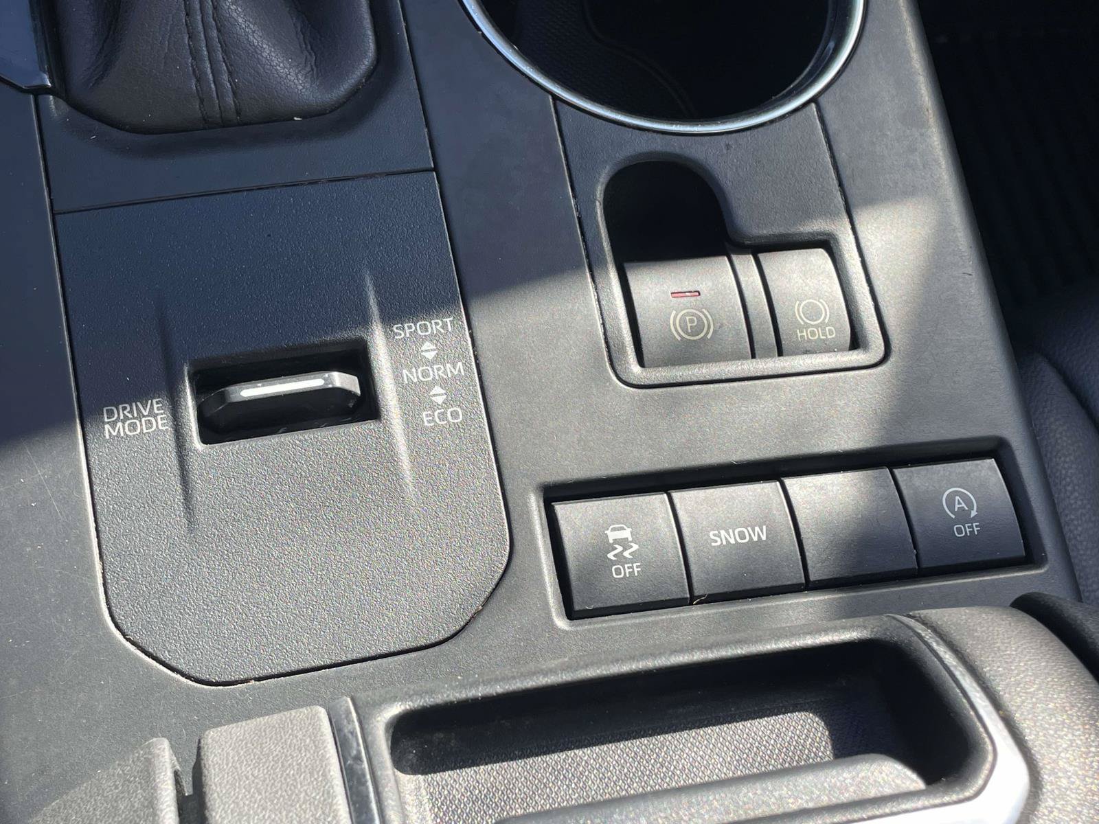 Used 2020 Toyota Highlander XLE FWD image 21