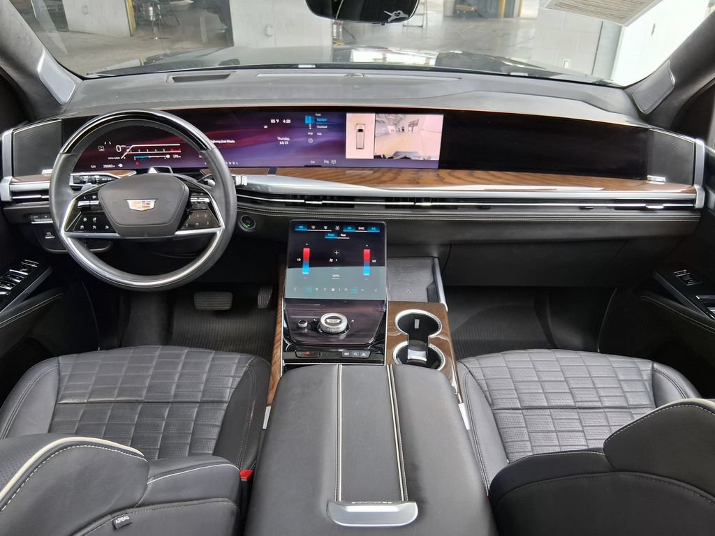 Certified 2025 Cadillac Escalade ESV Sport Platinum w/ LPO, Floor Liner Package AWD/4WD image 10