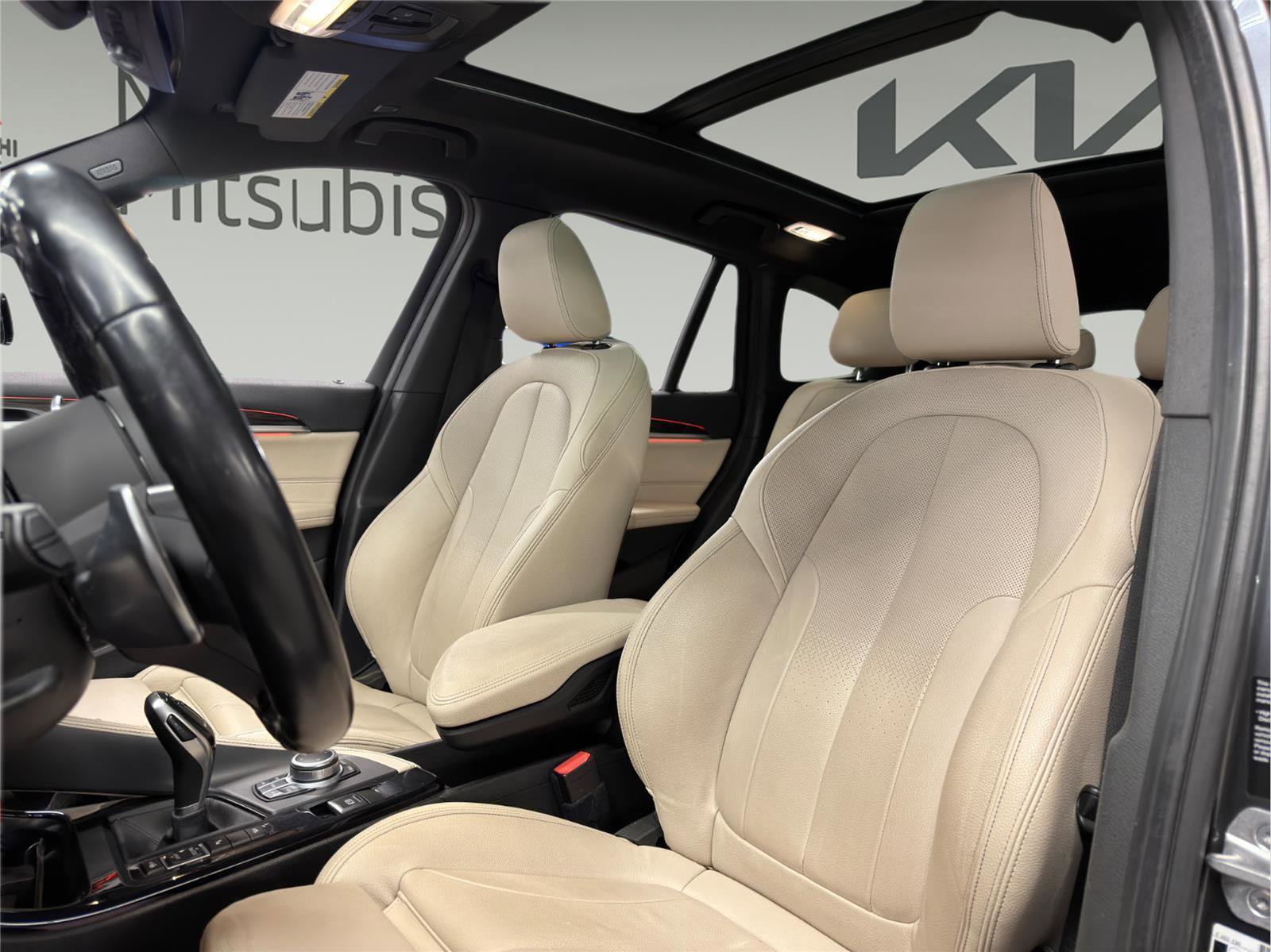 Used 2021 BMW X1 xDrive28i w/ M Sport Package image 11