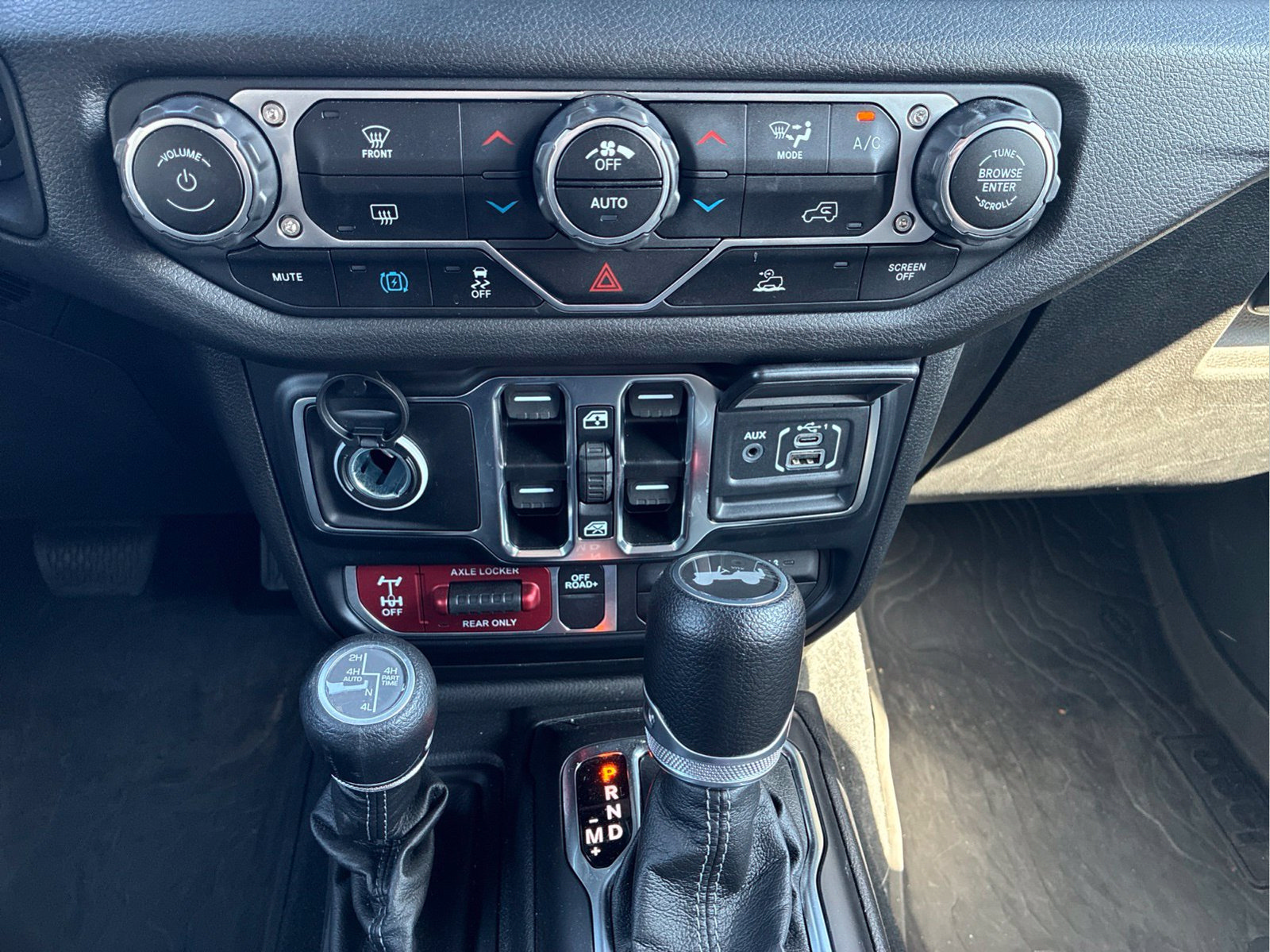 Certified 2024 Jeep Wrangler Unlimited AWD/4WD image 27