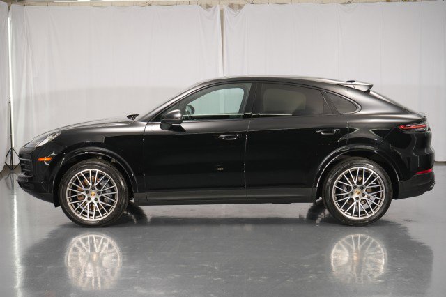 Used 2023 Porsche Cayenne Platinum Edition image 2