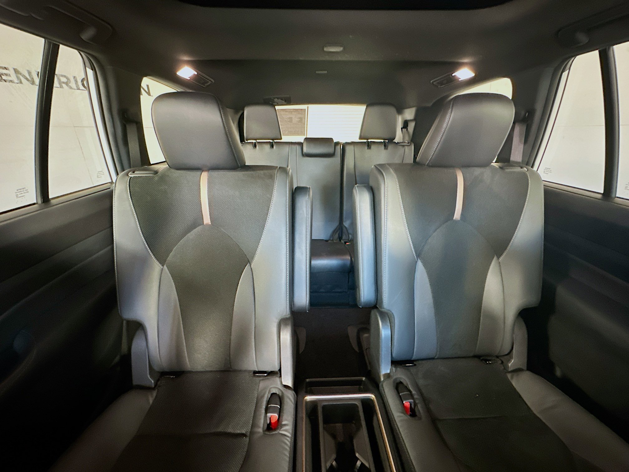 Used 2024 Toyota Grand Highlander AWD Hybrid image 30