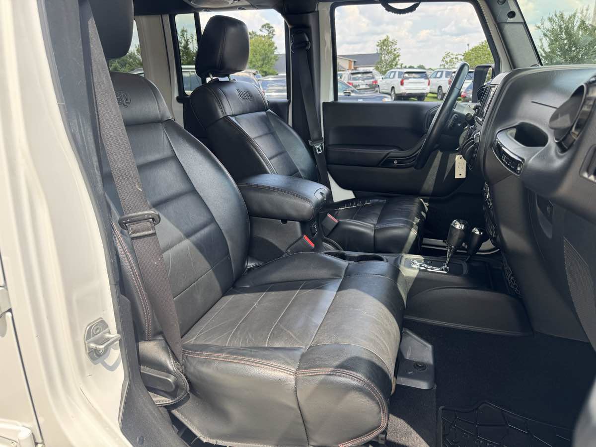 Used 2012 Jeep Wrangler Unlimited Sahara AWD/4WD image 12