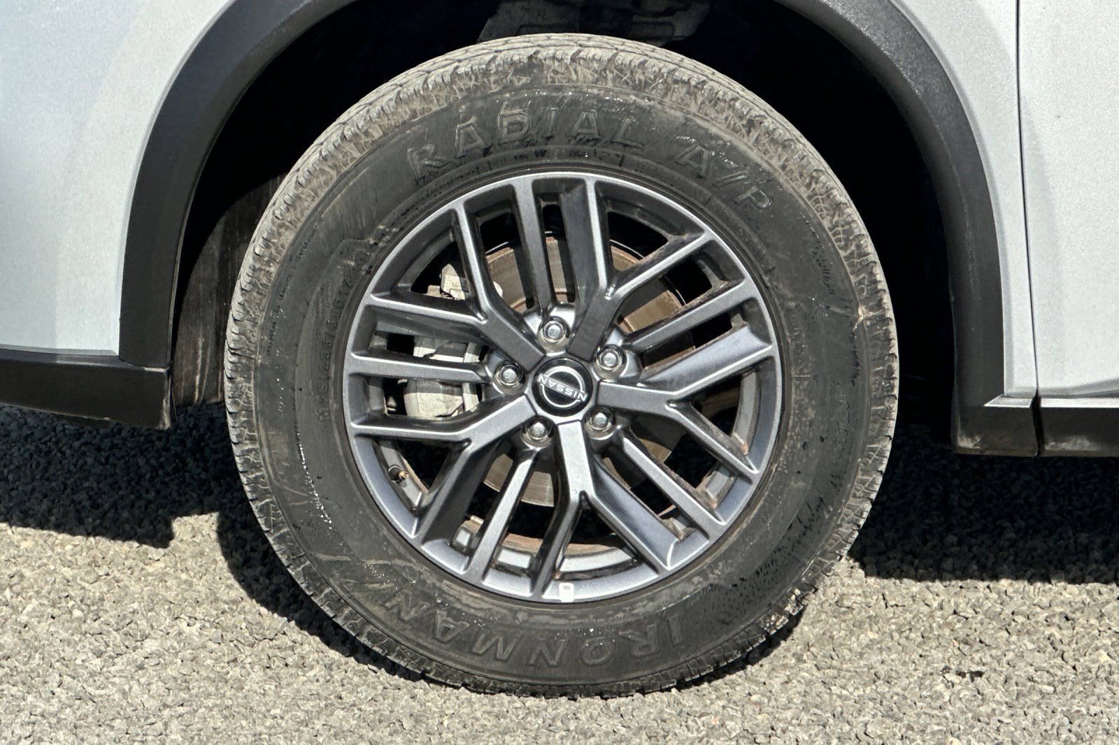 Used 2024 Nissan Rogue S image 43