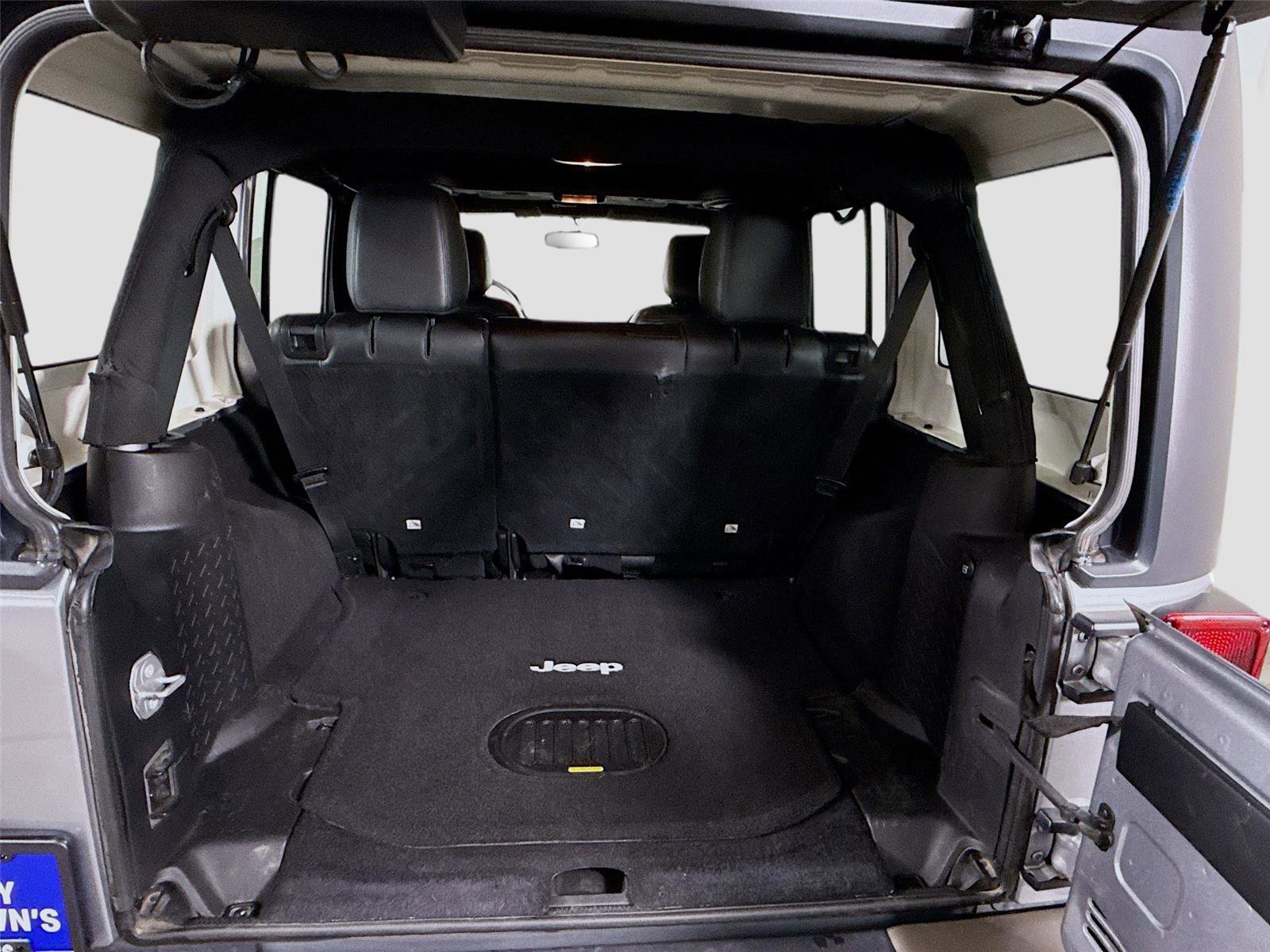 Used 2017 Jeep Wrangler Unlimited Sahara AWD/4WD image 14