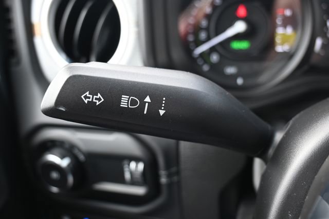 Used 2025 Jeep Wrangler Sahara image 39