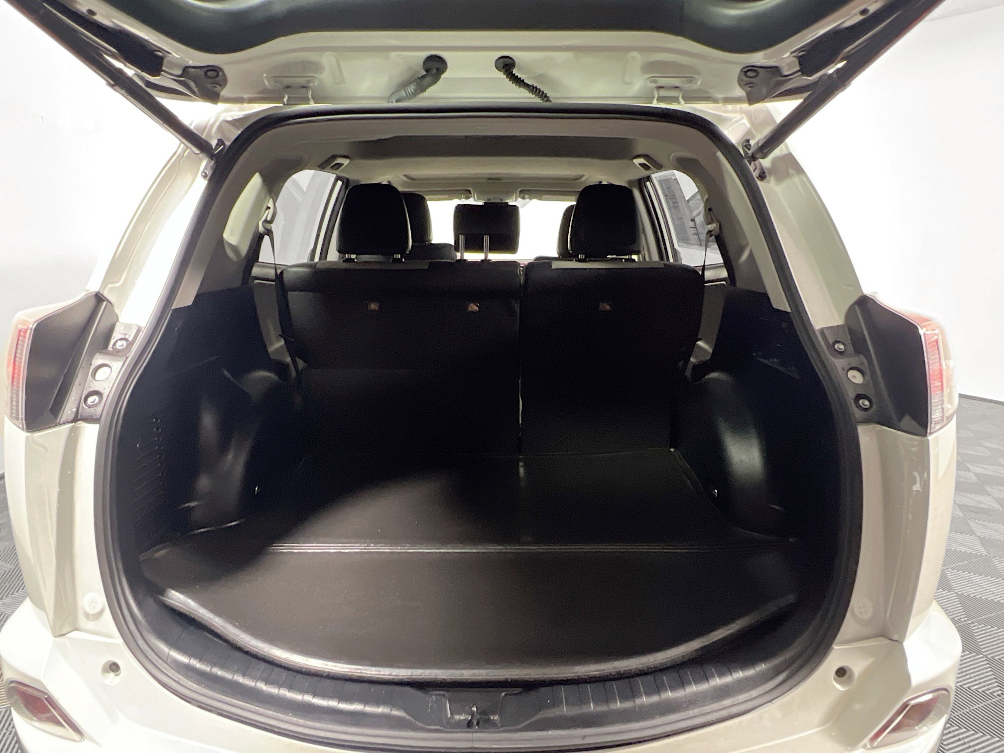 Used 2017 Toyota RAV4 Limited FWD image 34