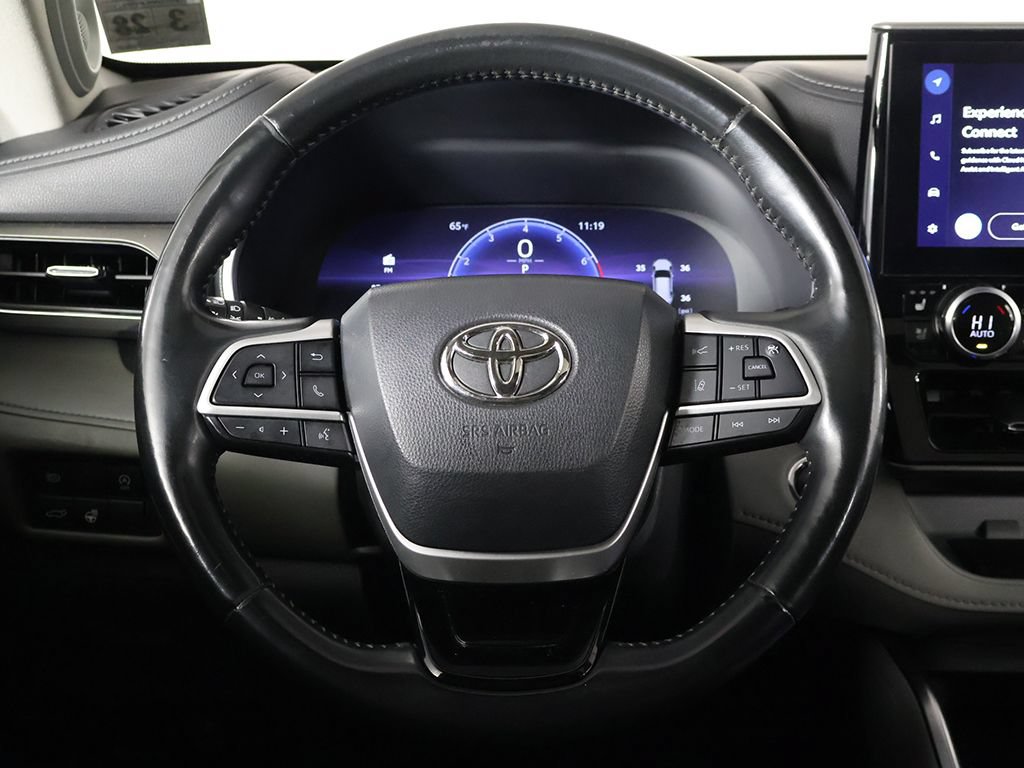 Used 2023 Toyota Highlander Limited AWD/4WD image 40
