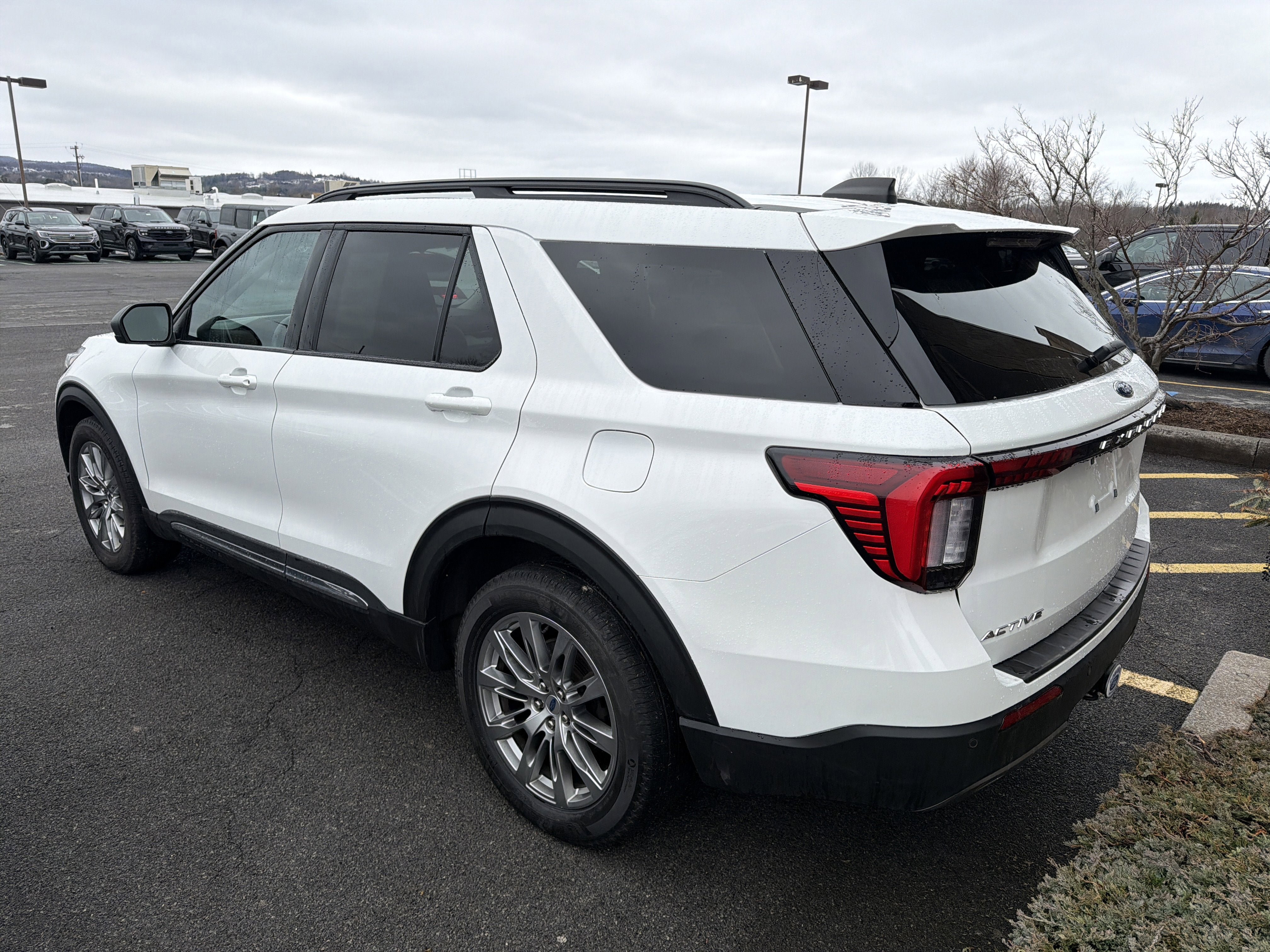 Used 2025 Ford Explorer Active w/ Active Comfort Package image 5