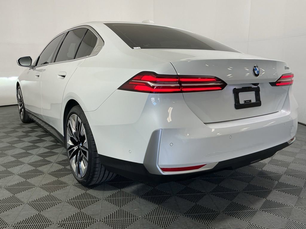 Certified 2025 BMW 530i w/ Premium Package RWD image 7