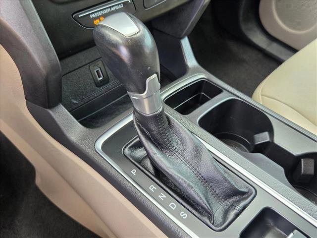 Used 2017 Ford Escape SE w/ SE Leather Comfort Package FWD image 13