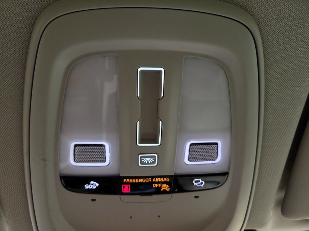 Used 2023 Volvo XC60 B5 Plus FWD image 21