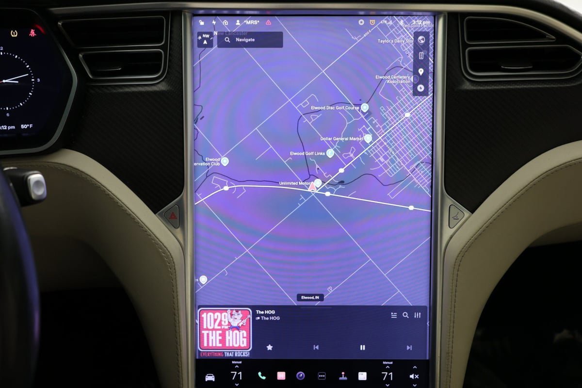 Used 2017 Tesla Model X 75D image 6