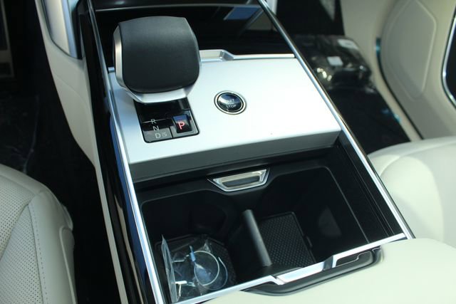 New 2026 Land Rover Range Rover Long Wheelbase SE image 15