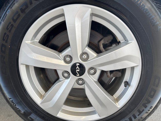 Used 2024 Kia Sorento LX FWD image 5