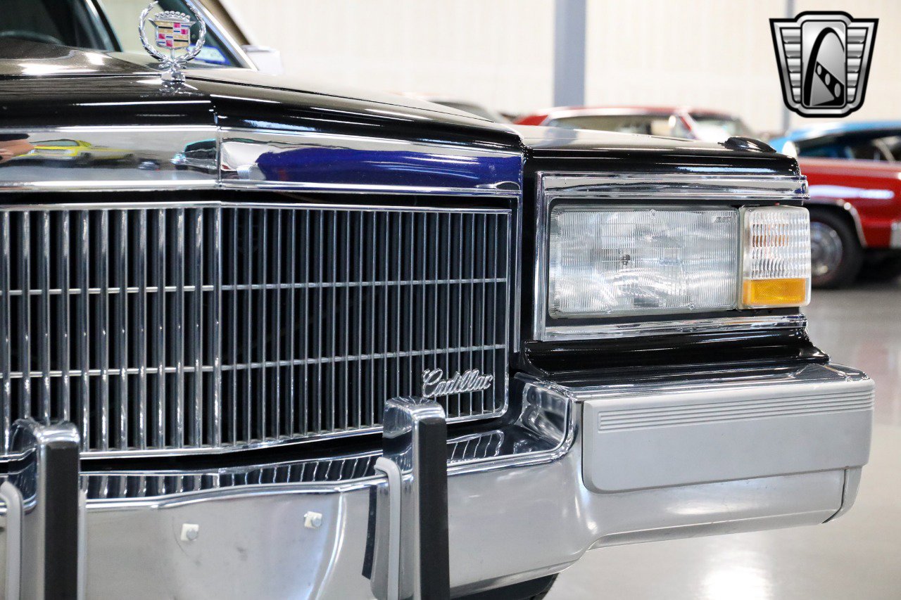 Used 1992 Cadillac Brougham image 8