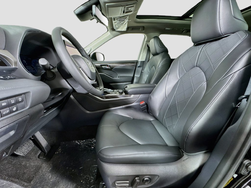 New 2026 Toyota Highlander Platinum AWD/4WD image 18