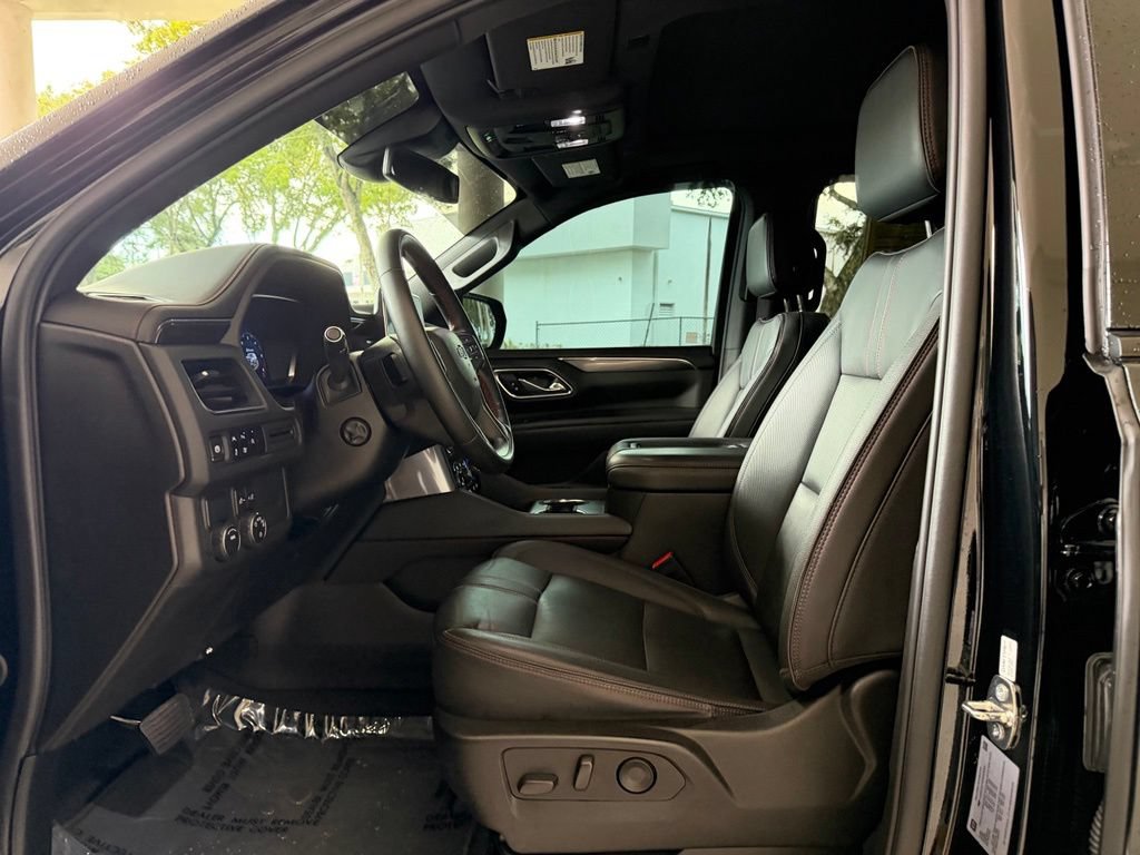Used 2024 Chevrolet Suburban RST w/ Luxury Package RWD image 6