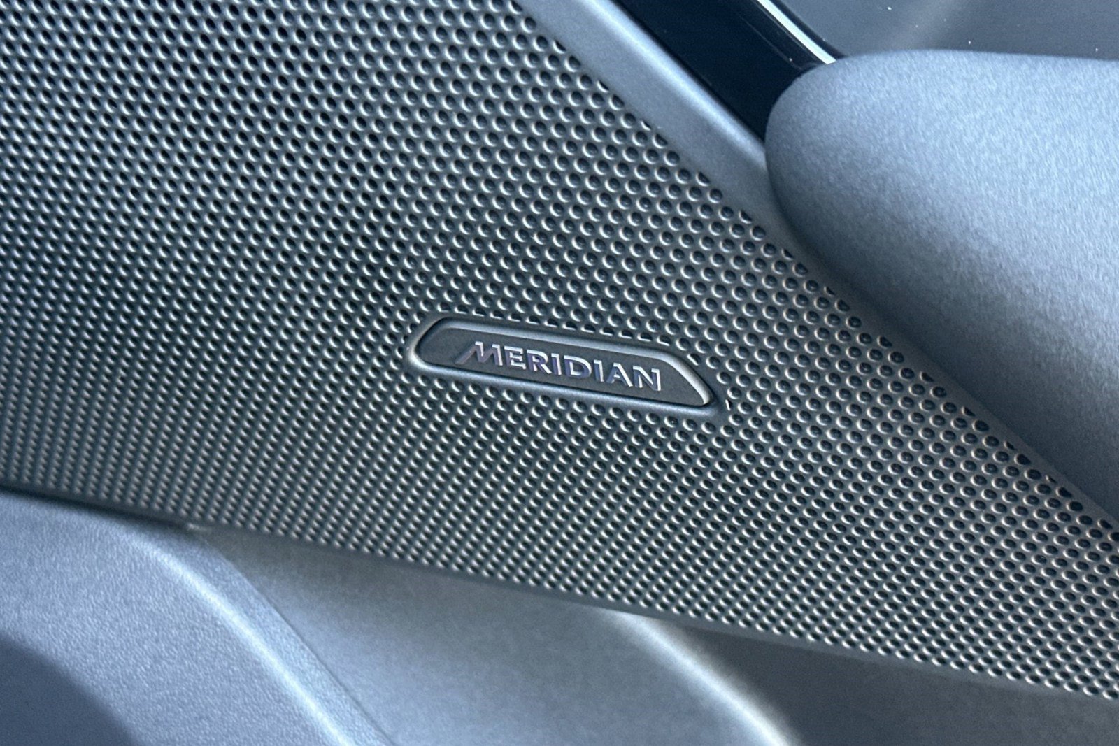 Certified 2025 Land Rover Range Rover Velar S image 16