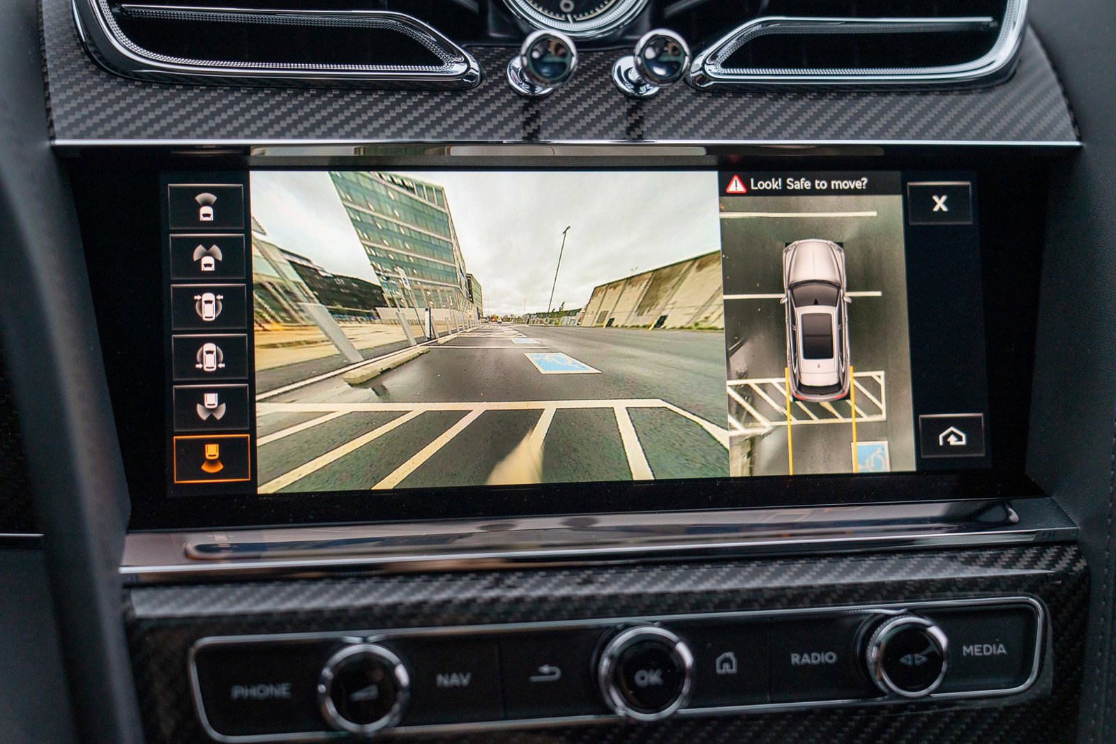 Used 2022 Bentley Bentayga image 19