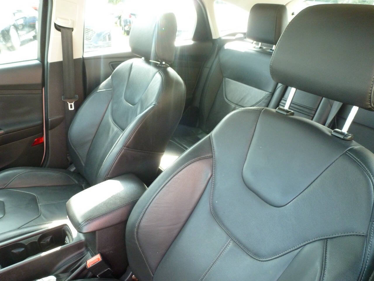 Used 2015 Ford Focus SE w/ Equipment Group 201A FWD image 17
