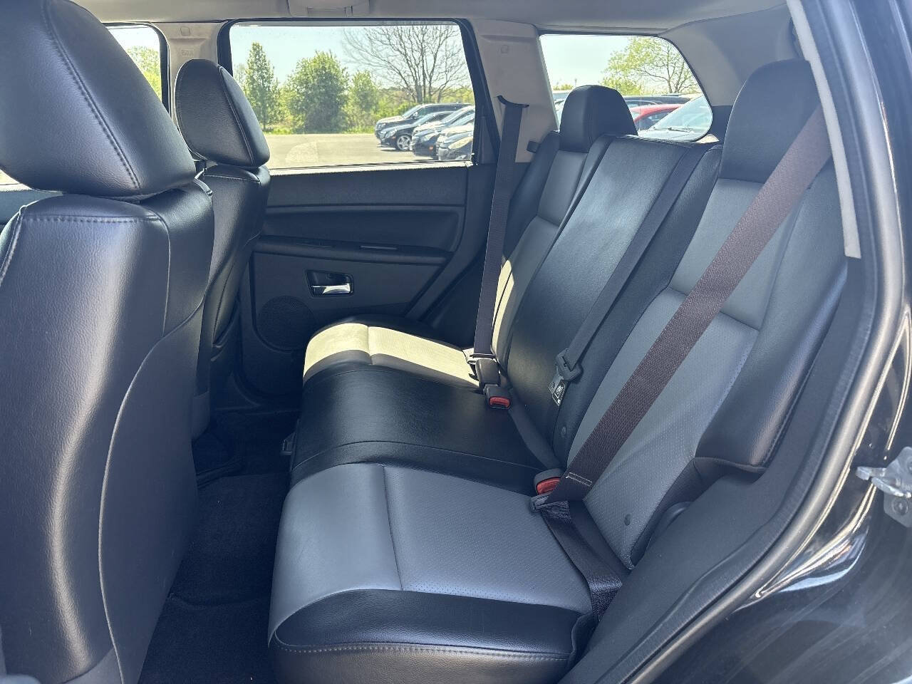 Used 2009 Jeep Grand Cherokee Laredo AWD/4WD image 16