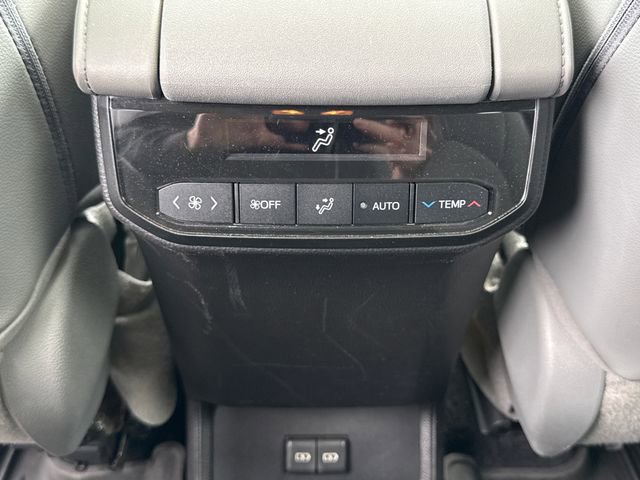 Used 2022 Toyota Highlander XLE AWD/4WD image 21