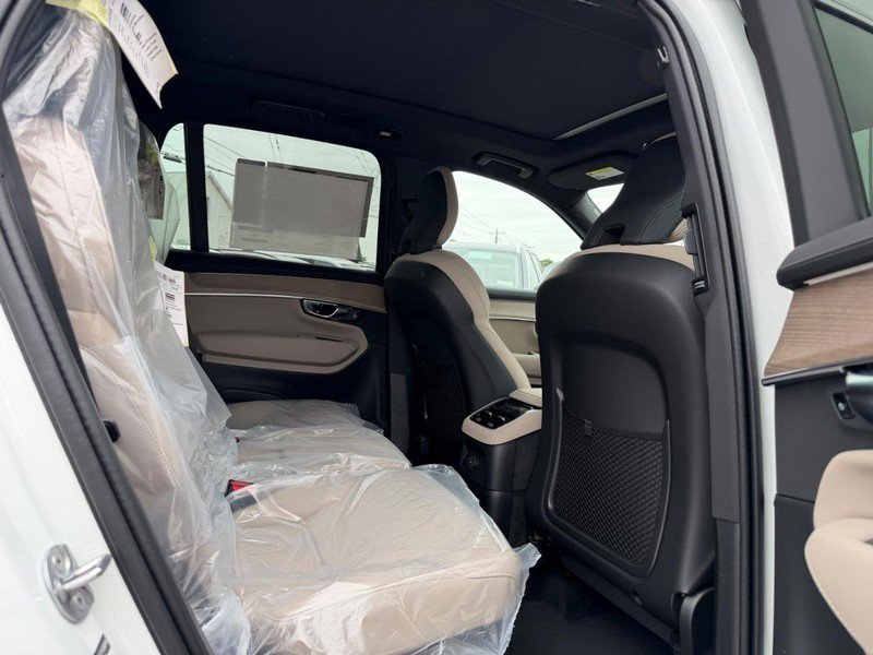 New 2026 Volvo XC90 T8 Plus w/ Protection Package AWD/4WD image 4