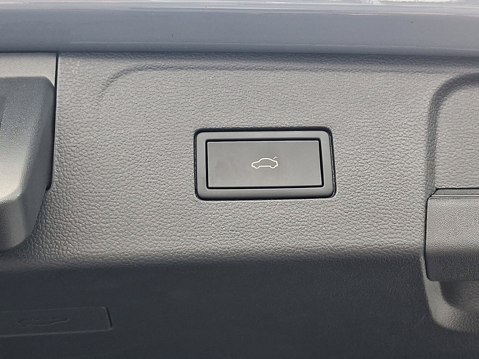 Certified 2025 Volkswagen Atlas Peak Edition SE image 31