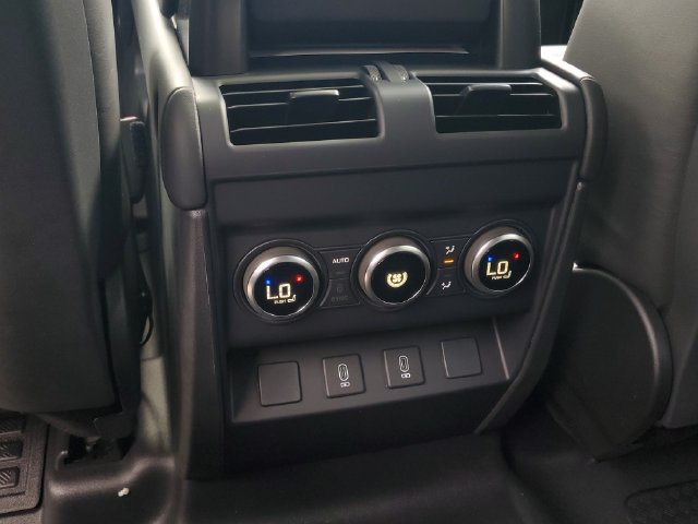 New 2026 Land Rover Defender 110 X-Dynamic SE AWD/4WD image 13
