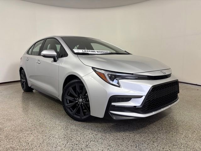 Used 2024 Toyota Corolla SE FWD image 2