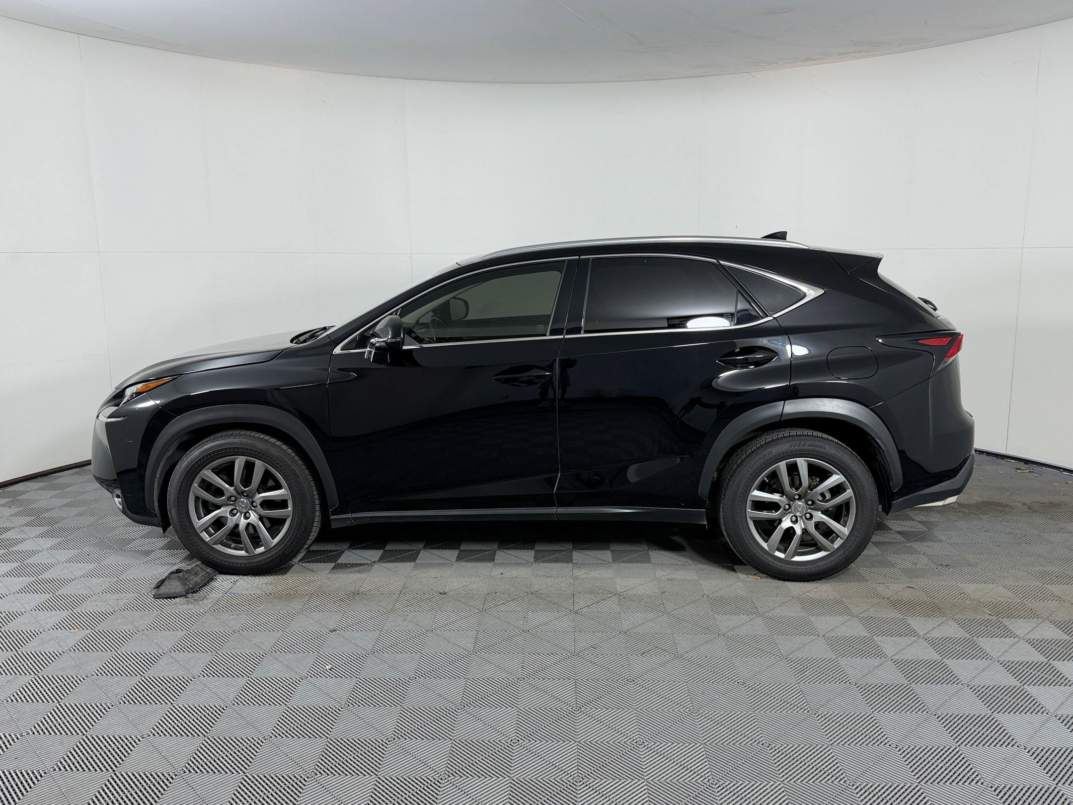 Used 2015 Lexus NX 200t FWD w/ Premium Package image 2